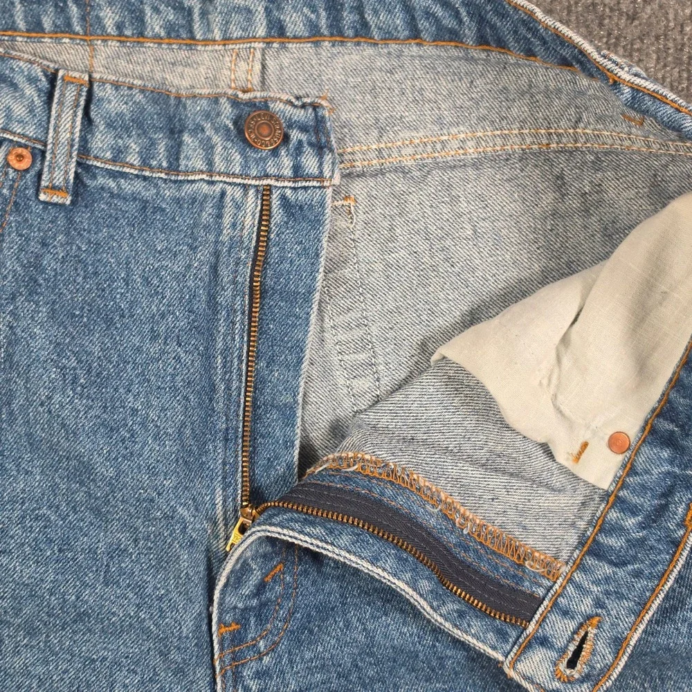 Vintage Levis 505 Jeans Mens 38x30 Medium Wash Blue Denim Straight Made in USA